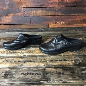 baretraps mules
